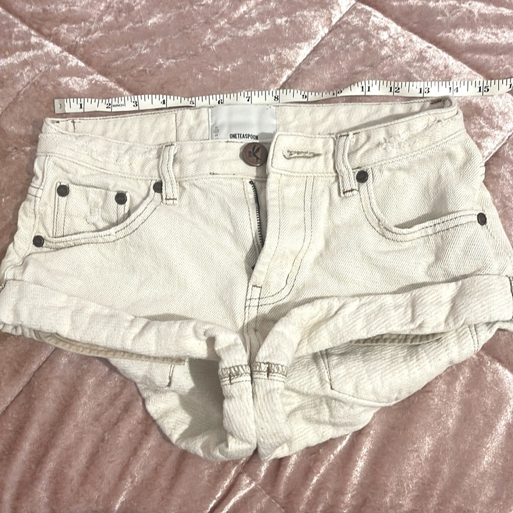 Sizing of the off white, high waisted, one teaspoons in size 23
